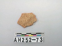 藏品(紅色細砂粗繩紋陶片)的圖片